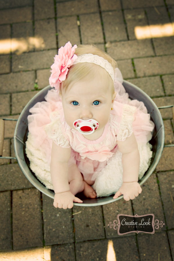 six-month-old-photo-bucket-wi