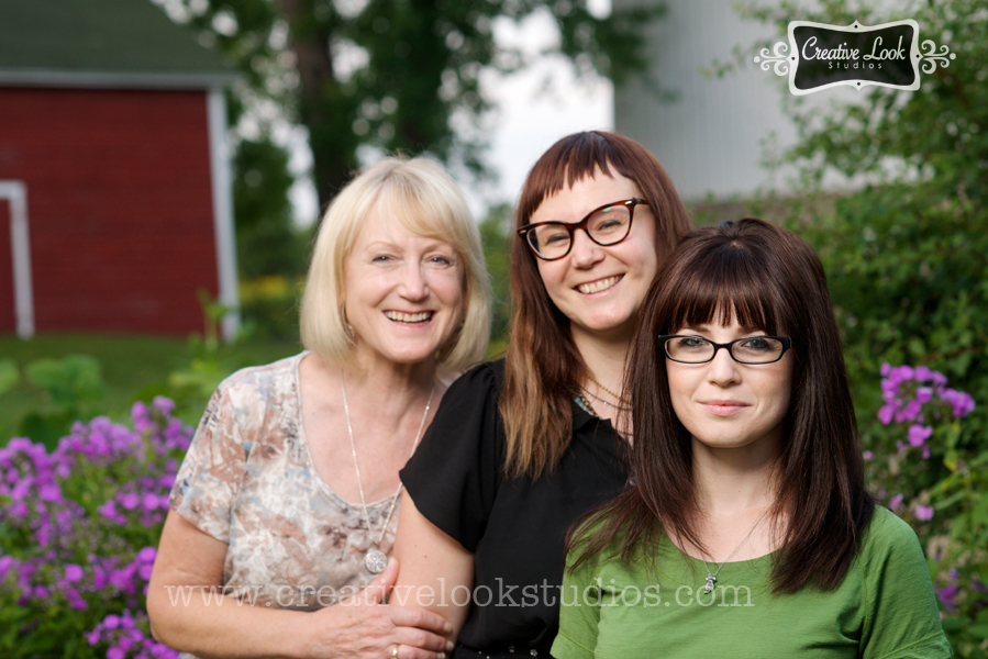 family-photos-on-farm-wi