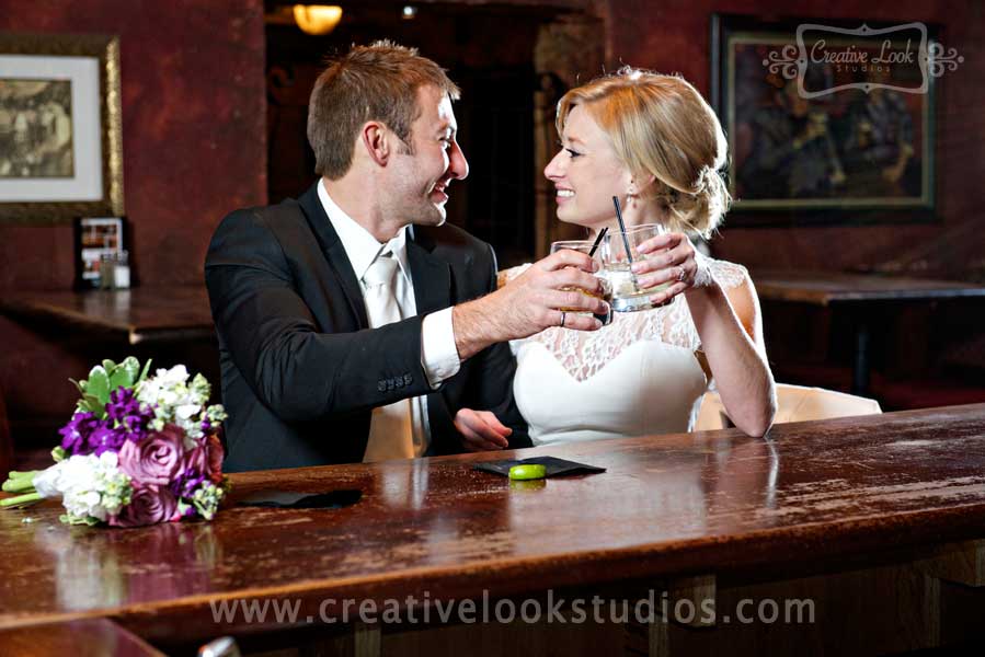 30-creative-bar-wedding-photos