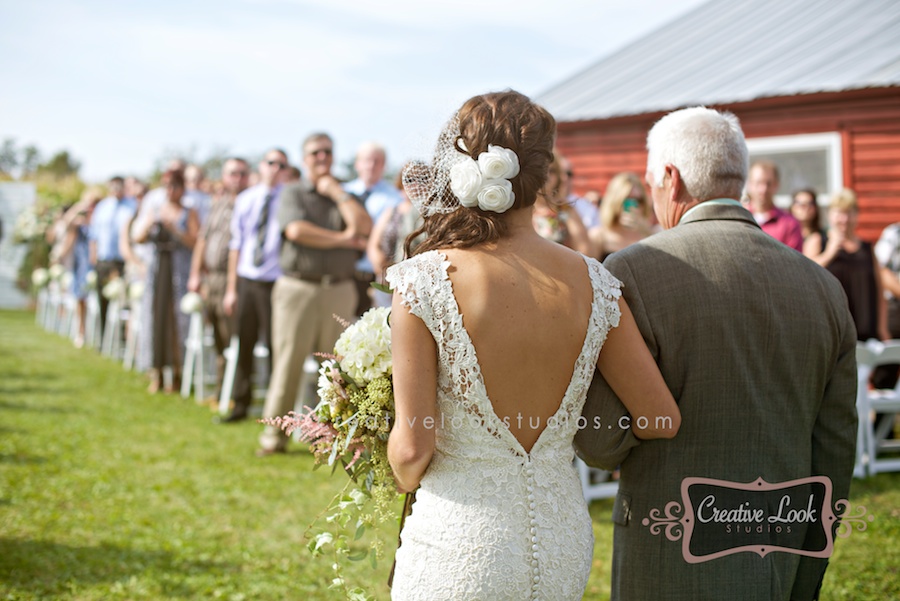 barn-wedding-farming-betty's-wi0033