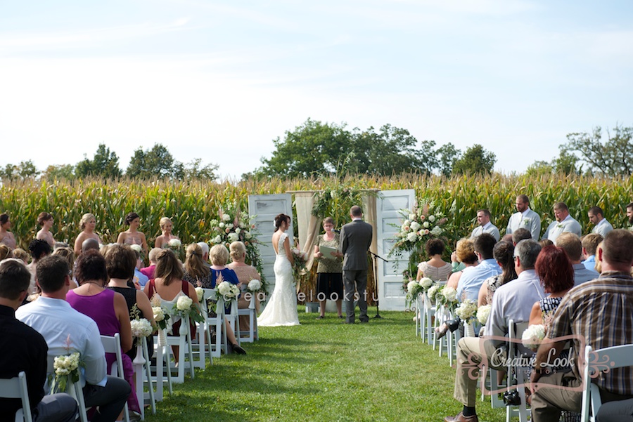barn-wedding-farming-betty's-wi0038