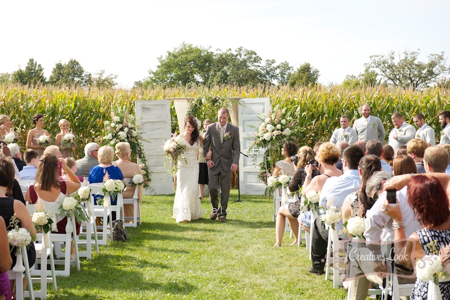 barn-wedding-farming-betty's-wi0044