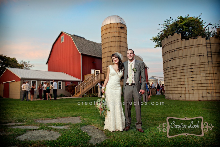 barn-wedding-farming-betty's-wi0079