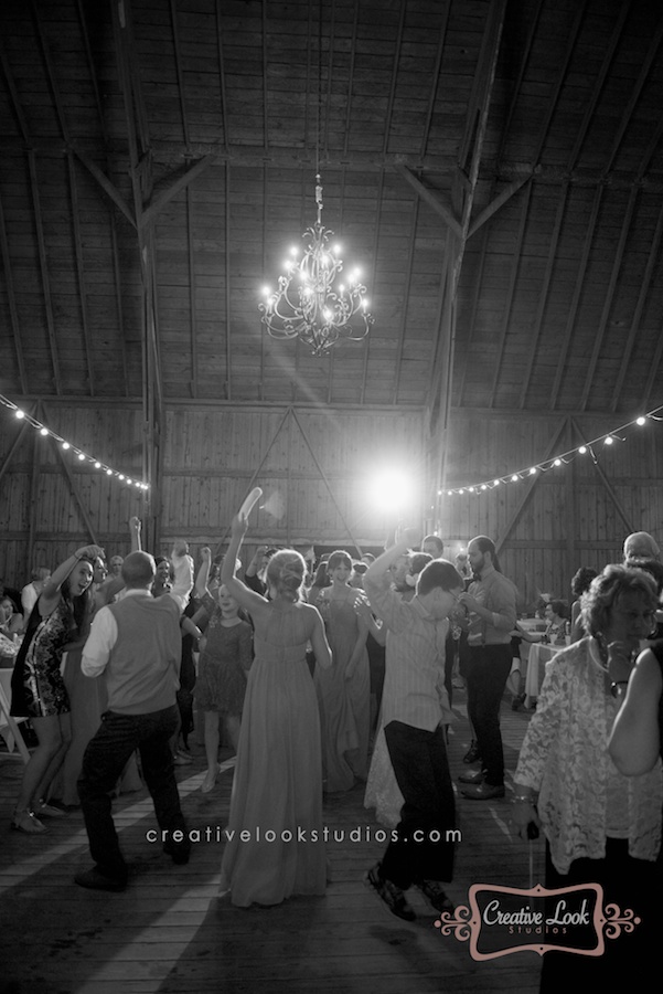 barn-wedding-farming-betty's-wi0106